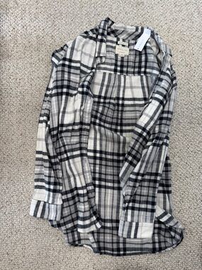 American Eagle Outfitters Black and White Plaid Button-Down Shirt